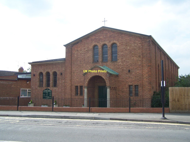Photo 6"x4" St Peter The Apostle Roman Catholic Church, Rushden Rushden\/SP9566 c2011