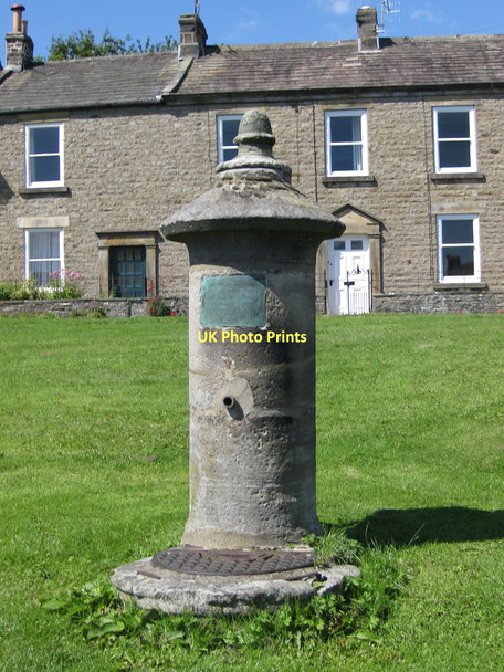Photo 6"x4" Water pump, Reeth Reeth\/SE0399 c2011