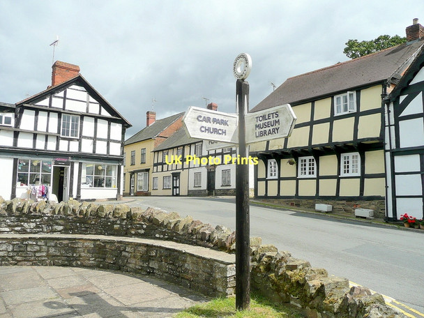 Photo 6"x4" Weobley signpost Weobley c2011
