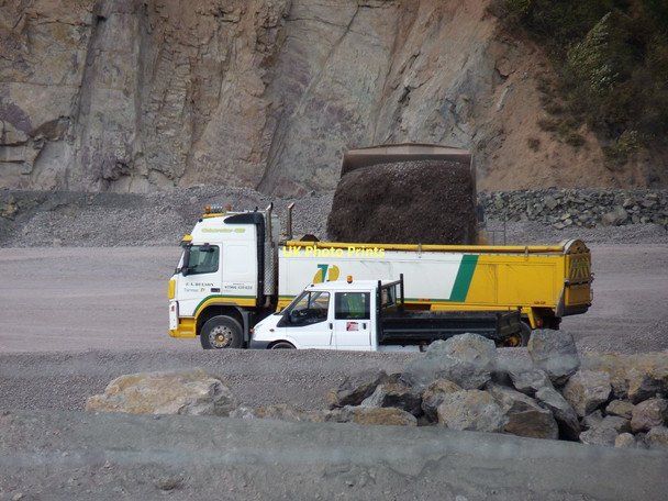Photo 6"x4" Loading an 8-wheeler Betton Strange c2011
