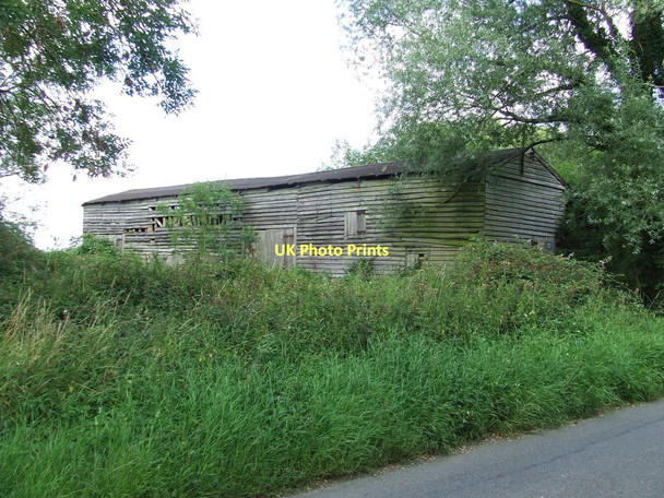 Photo 6"x4" Old Wooden Barn Cock & End c2011
