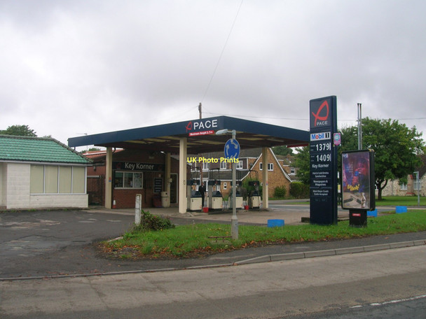Photo 6"x4" Service Station, Swinefleet Swinefleet c2011