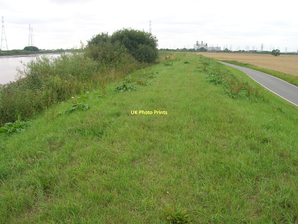 Photo 6"x4" River Trent floodbank Gunness c2011