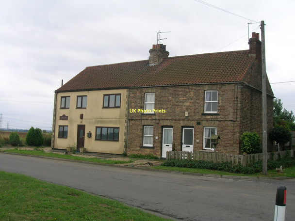 Photo 6"x4" Mere Dyke Cottages Luddington\/SE8216 c2011
