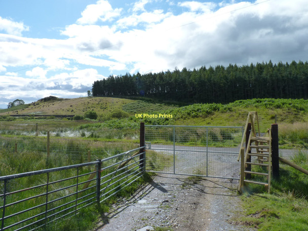 Photo 6"x4" Recent fence and gate Little Glenshee c2011