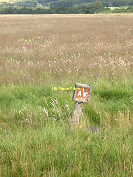 Photo 6"x4" Marker post for a water pipeline valve Strachan c2011