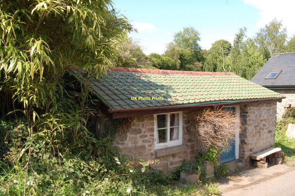 Photo 6"x4" Small cottage with green roof Penallt c2011