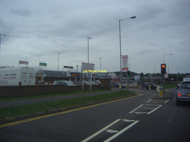 Photo 6"x4" Luton retail park, Gipsy Lane Luton\/TL0921 c2011