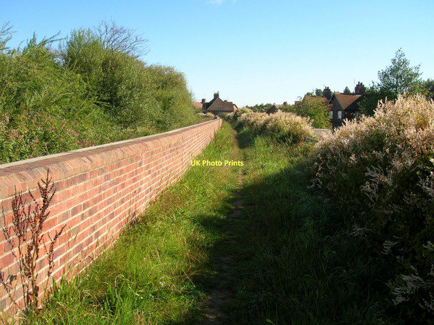 Photo 6"x4" Footpath on River Ouse floodbank, Selby Selby c2011
