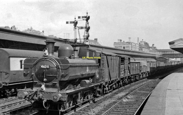 Photo 6"x4" A smart '8750' class 0-6-0PT passing through Newport High Street Station Newport\/Casnewydd c1954