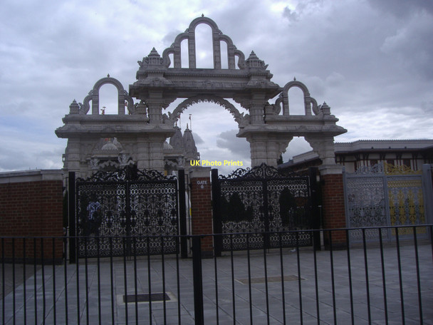 Photo 6"x4" Gate to Neasden Temple, Brentfield Road Willesden c2008