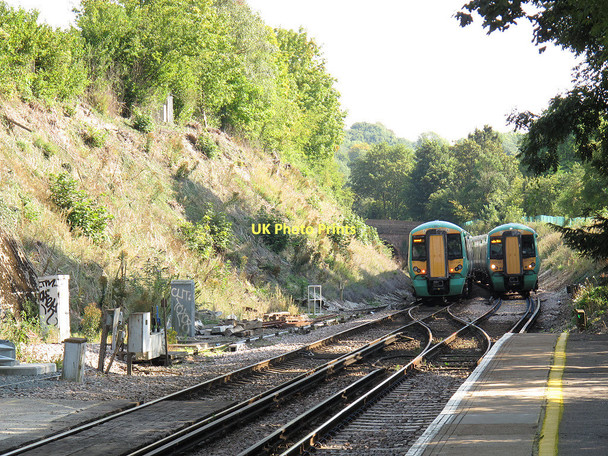 Photo 6"x4" Woldingham Station: passing trains Warlingham c2011