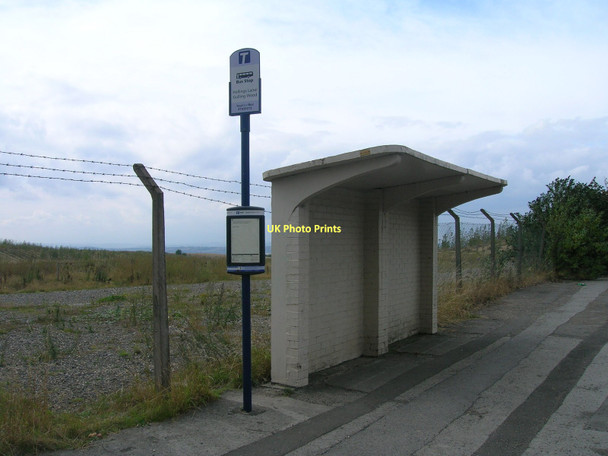 Photo 6"x4" Bus shelter on Holling's Lane Sunnyside\/SK4793 c2011
