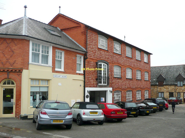 Photo 6"x4" Harcourt Square, Earls Barton Earls Barton c2011