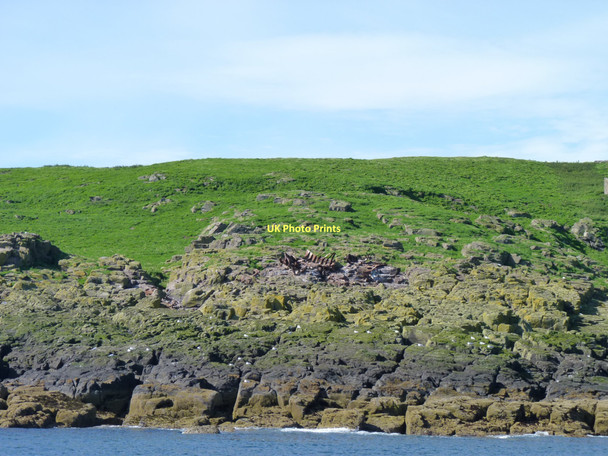 Photo 6"x4" Wreck of the Island Tarbet Hole c2011