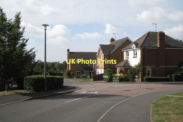 Photo 6"x4" Recent housing, Strawberry Fields  Meriden\/SP2482 c2011