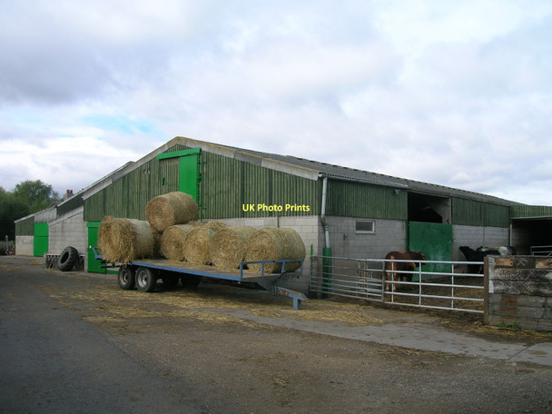 Photo 6"x4" Farm buildings, Tilts Tilts c2011