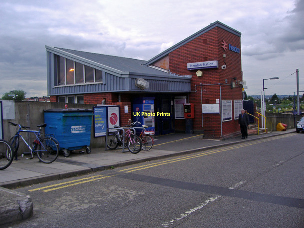 Photo 6"x4" Hendon Station Hendon\/TQ2389 c2007