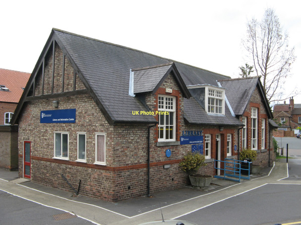 Photo 6"x4" Thirsk Library, Finkle Street Old Thirsk c2011
