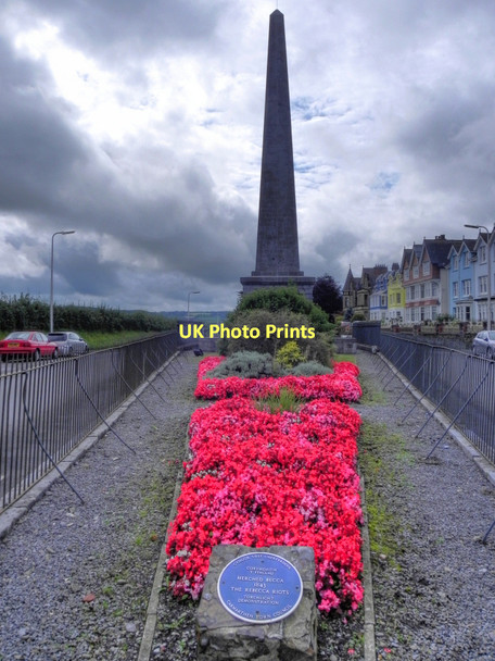 Photo 6"x4" Garden and Picton Monument, Carmarthen Carmarthen\/Caerfyrddin c2011