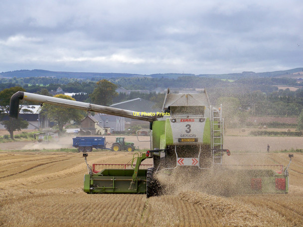 Photo 6"x4" Finishing The Field Chirnside c2011