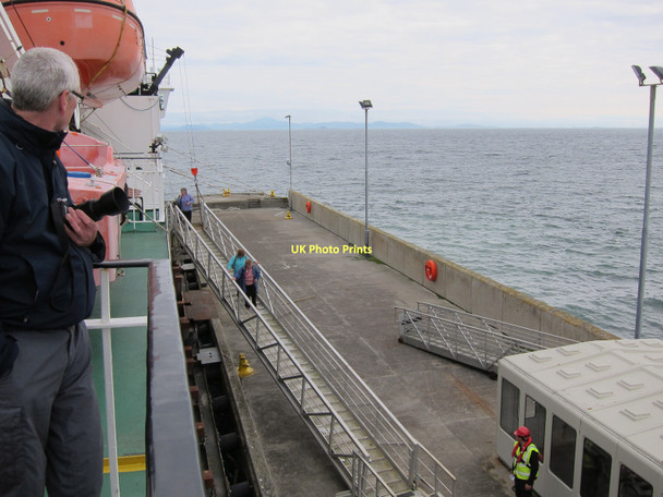 Photo 6"x4" Disembarking at Tiree Scarinish c2011