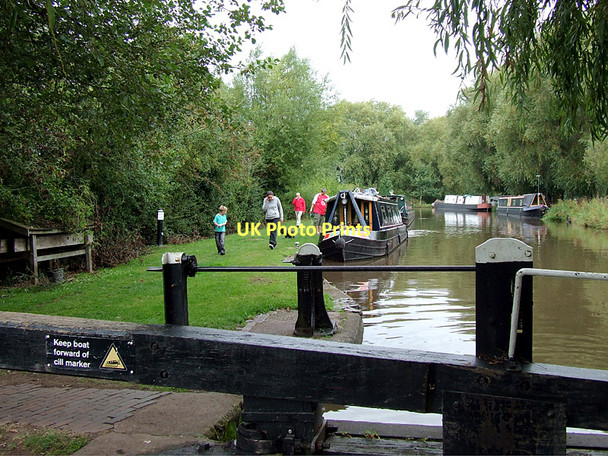 Photo 6"x4" Narrowboats waiting at Hoo Mill Lock, Staffordshire Little Ingestre c2011