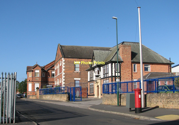 Photo 6"x4" Basford Road: Baptist chapel and former pub Nottingham\/SK5641 c2011