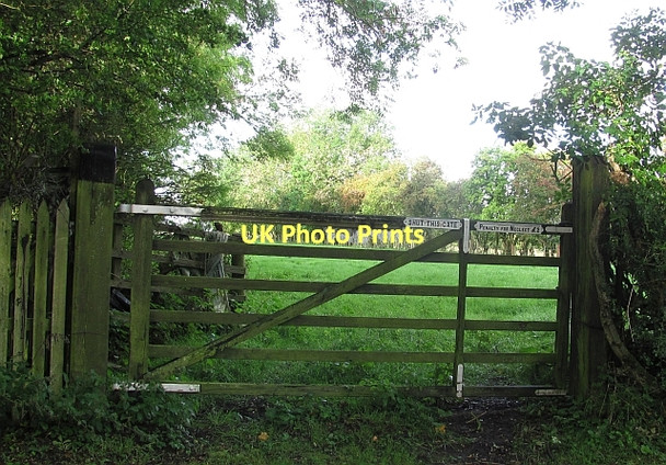 Photo 6"x4" Shut the gate Norham\/NT9047 c2011