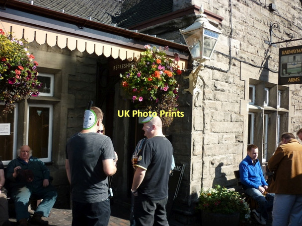 Photo 6"x4" Enjoying a drink, Bridgnorth Train Station Bridgnorth c2011