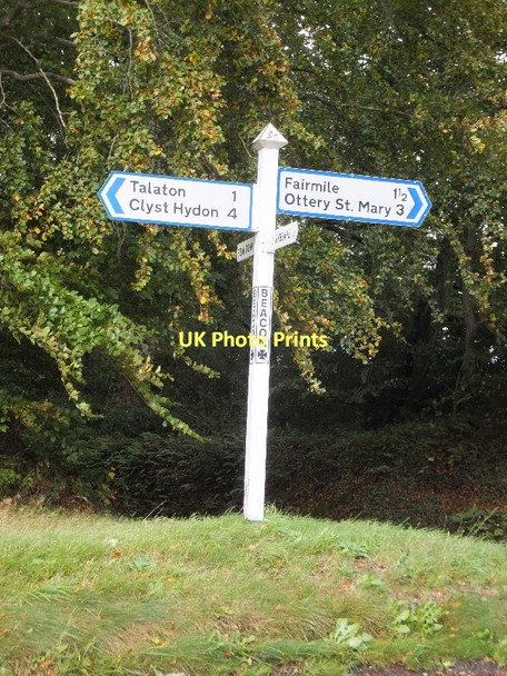 Photo 6"x4" Signpost at Beacon Cross Fairmile\/SY0897 c2011