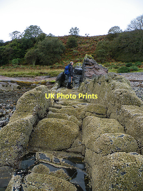 Photo 6"x4" Dolerite Dyke Kilchattan Bay\/NS1055 c2011