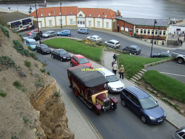 Photo 6"x4" Khyber Pass, Whitby (looking down) Whitby\/NZ8910 c2011