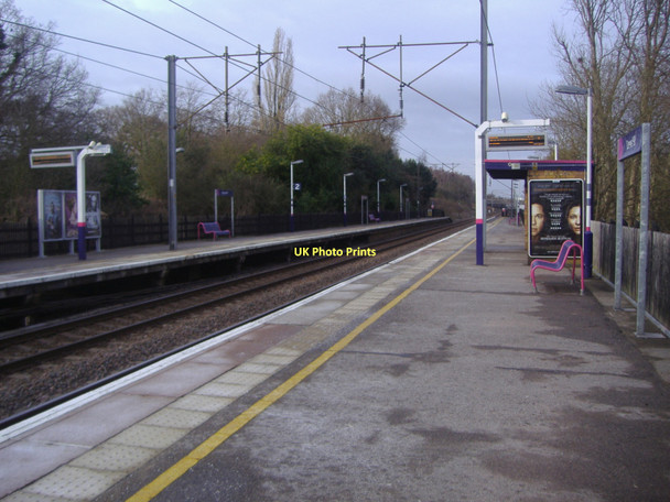Photo 6"x4" Crews Hill station platform Botany Bay\/TQ2999 c2009