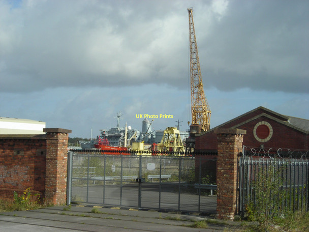 Photo 6"x4" Crane and Ships on West Float Birkenhead\/SJ3088 c2011