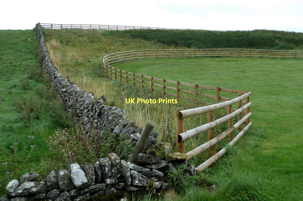 Photo 6"x4" Wall and fence at the entrance to Knotlow Flagg c2011