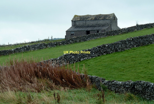 Photo 6"x4" Barn near the edge of Monyash Monyash c2011