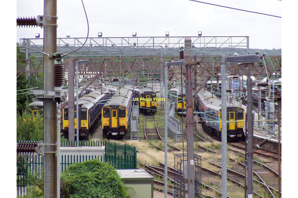 Photo 6"x4" Carriage Siding at Chingford Station Chingford c2006
