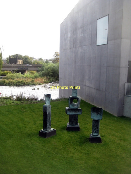 Photo 6"x4" The Hepworth Wakefield - Family of Man (1) Wakefield\/SE3320 c2011