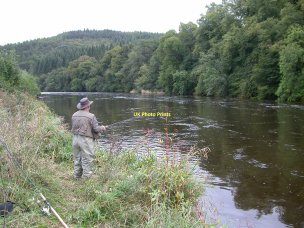 Photo 6"x4" Fishing the River Annan Brydekirk c2006