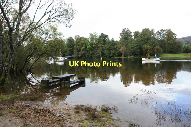 Photo 6"x4" Misplaced picnic table Alexandria c2011