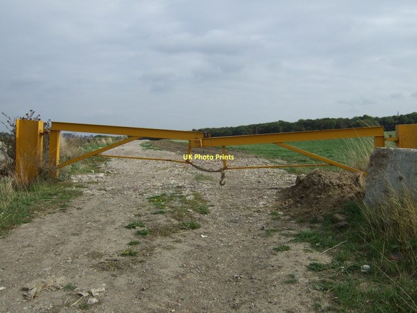 Photo 6"x4" Gated farm track off Beaconfield Road Badsworth c2011