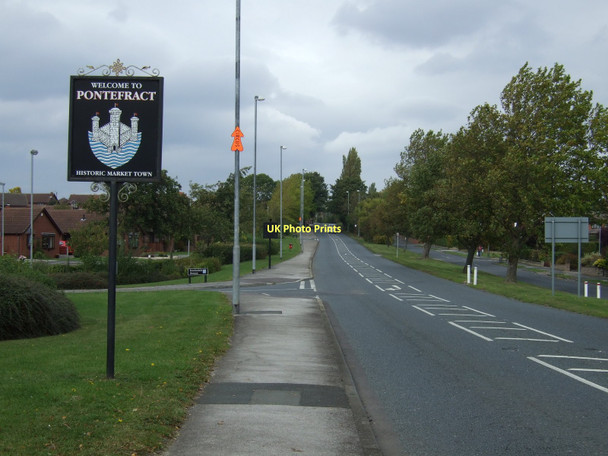 Photo 6"x4" Entering Pontefract on Hardwick Road Pontefract c2011