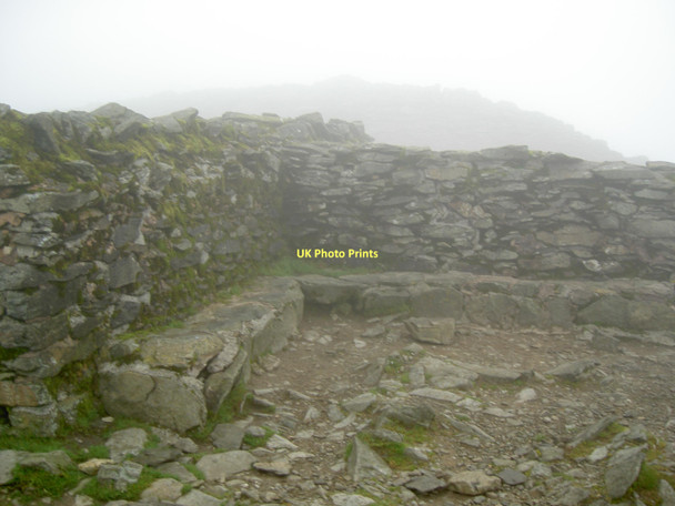 Photo 6"x4" Shelter at Helvellyn's summit Helvellyn c2007