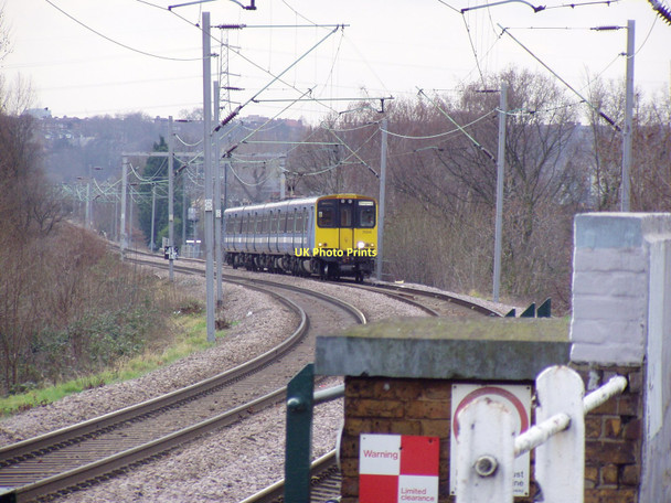 Photo 6"x4" Train approaching Saint James Street station Walthamstow Walthamstow c2011