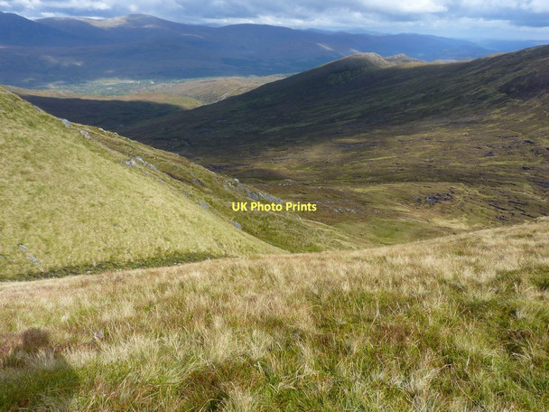 Photo 6"x4" Down into the Toll Odhar Aonach Shasuinn c2011