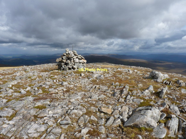 Photo 6"x4" Summit cairn - Carn a' Choire Bhuidhe Carn a' Choire Bhuidhe\/NH1816 c2011