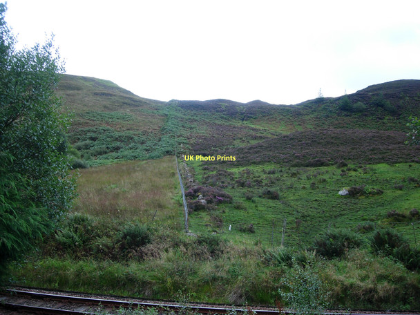 Photo 6"x4" Looking across the railway Oban\/NM8630 c2006