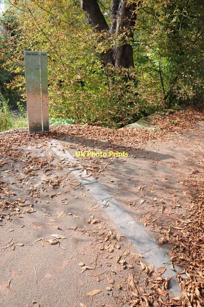 Photo 6"x4" The Kew Meridian Brentford c2011