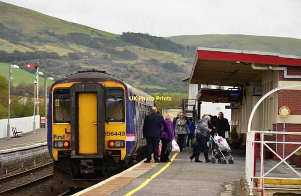 Photo 6"x4" Train in Girvan station Girvan c2011